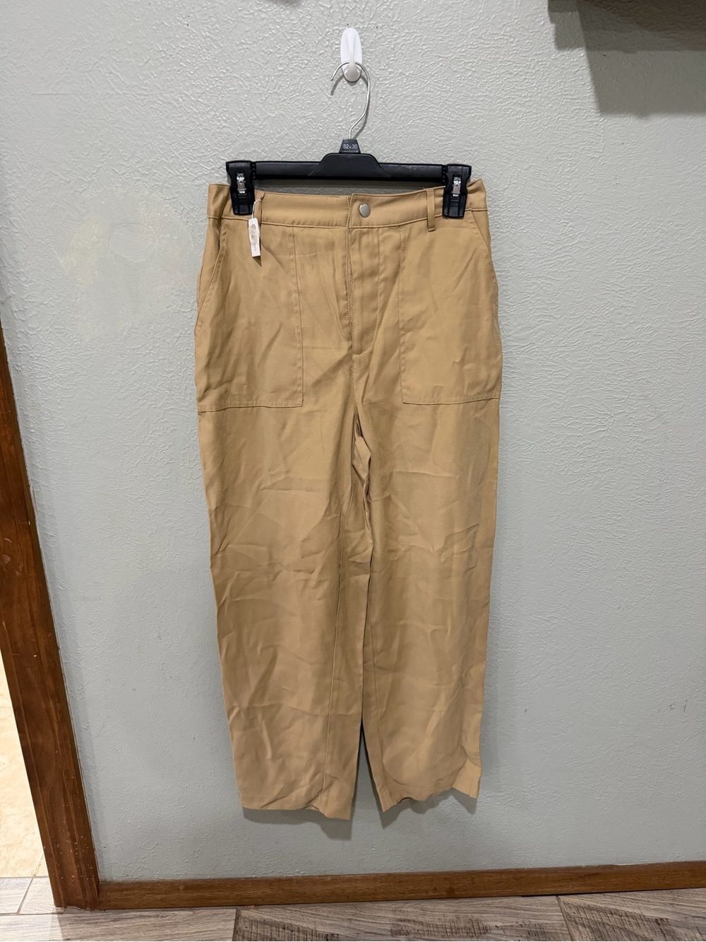 Evereve Wide Leg Utility Pants in Tan